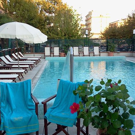 Hotel Gaby Римини Экстерьер фото