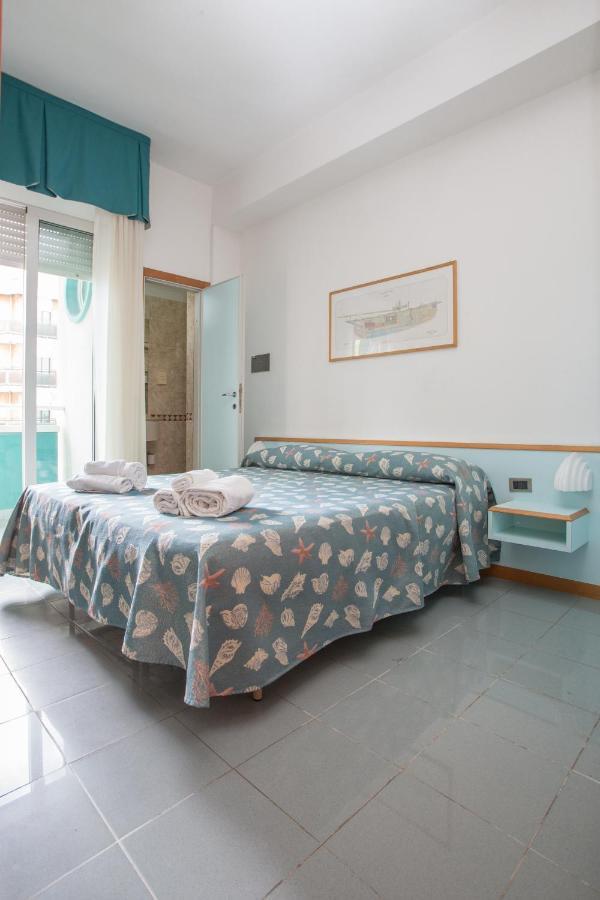 Hotel Gaby Римини Экстерьер фото