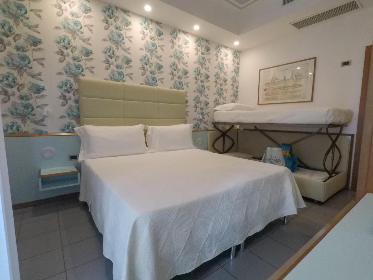 Hotel Gaby Римини Экстерьер фото