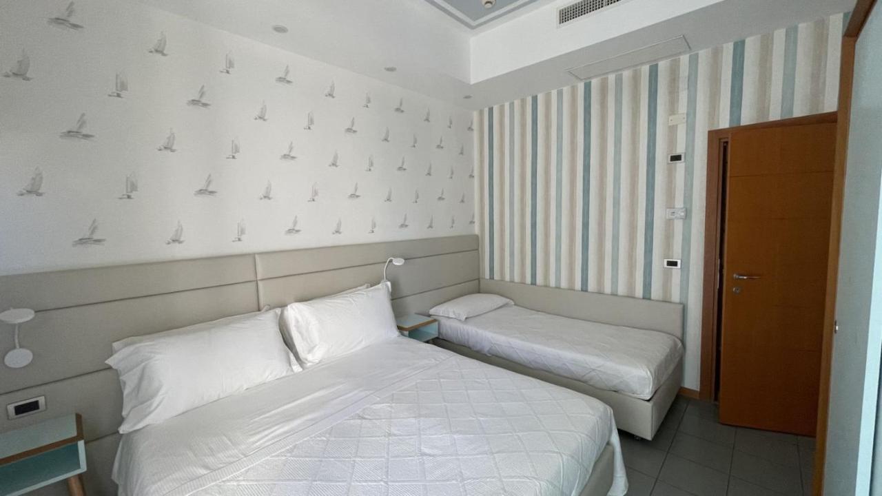 Hotel Gaby Римини Экстерьер фото