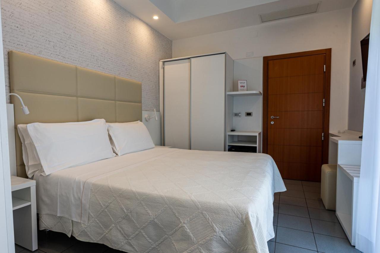 Hotel Gaby Римини Экстерьер фото