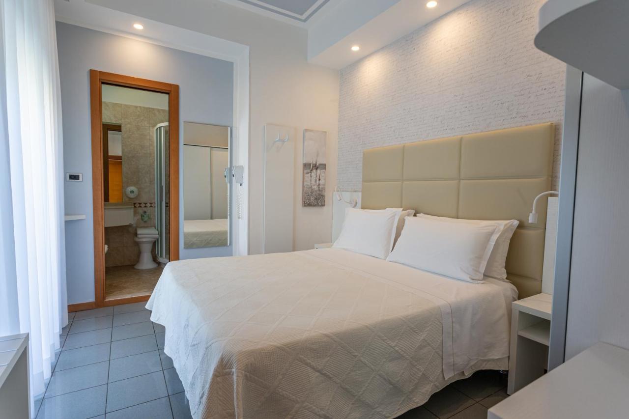 Hotel Gaby Римини Экстерьер фото