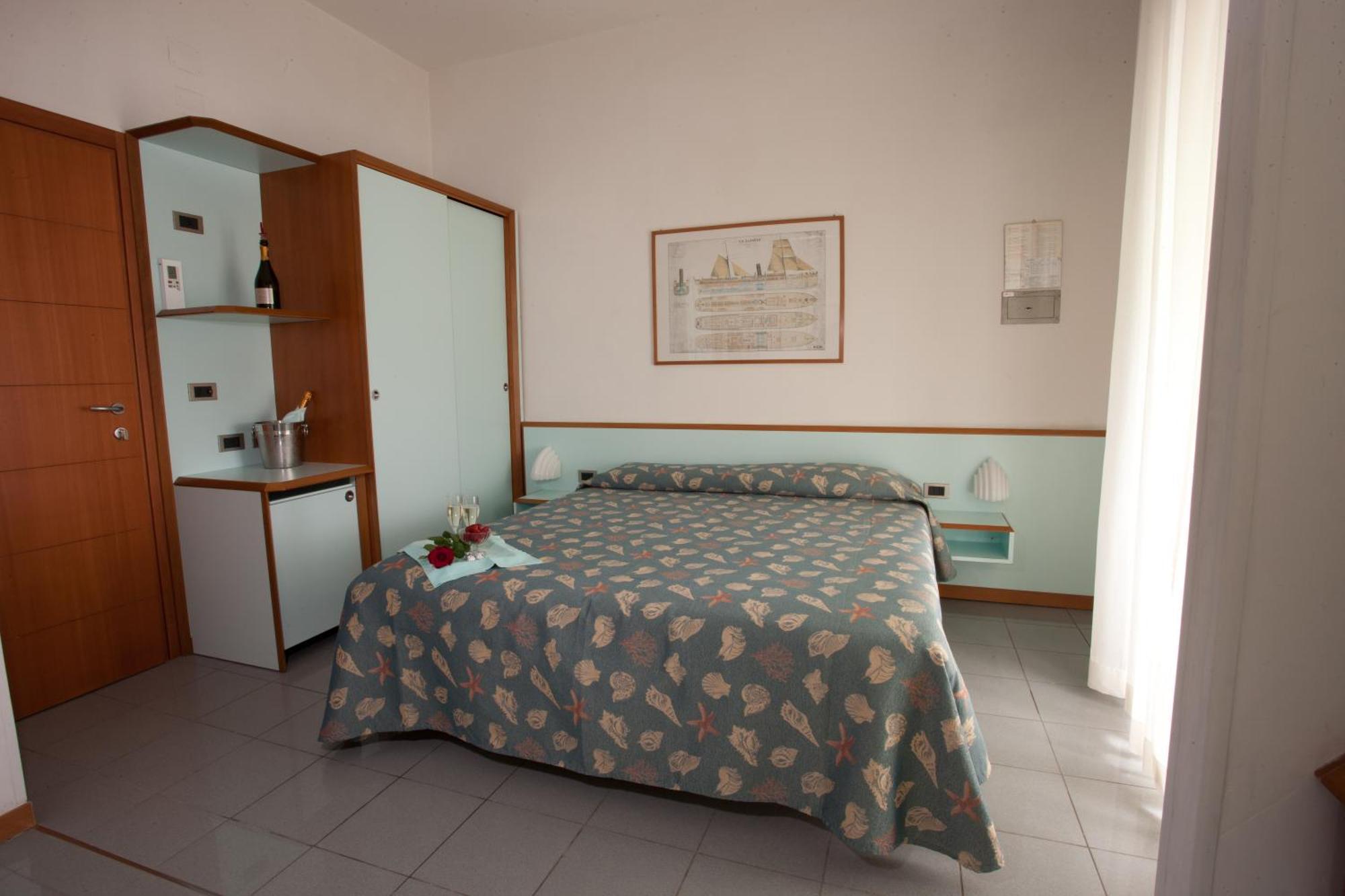 Hotel Gaby Римини Экстерьер фото