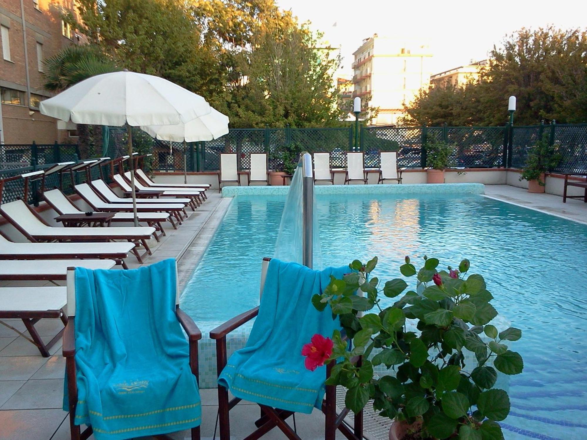 Hotel Gaby Римини Экстерьер фото