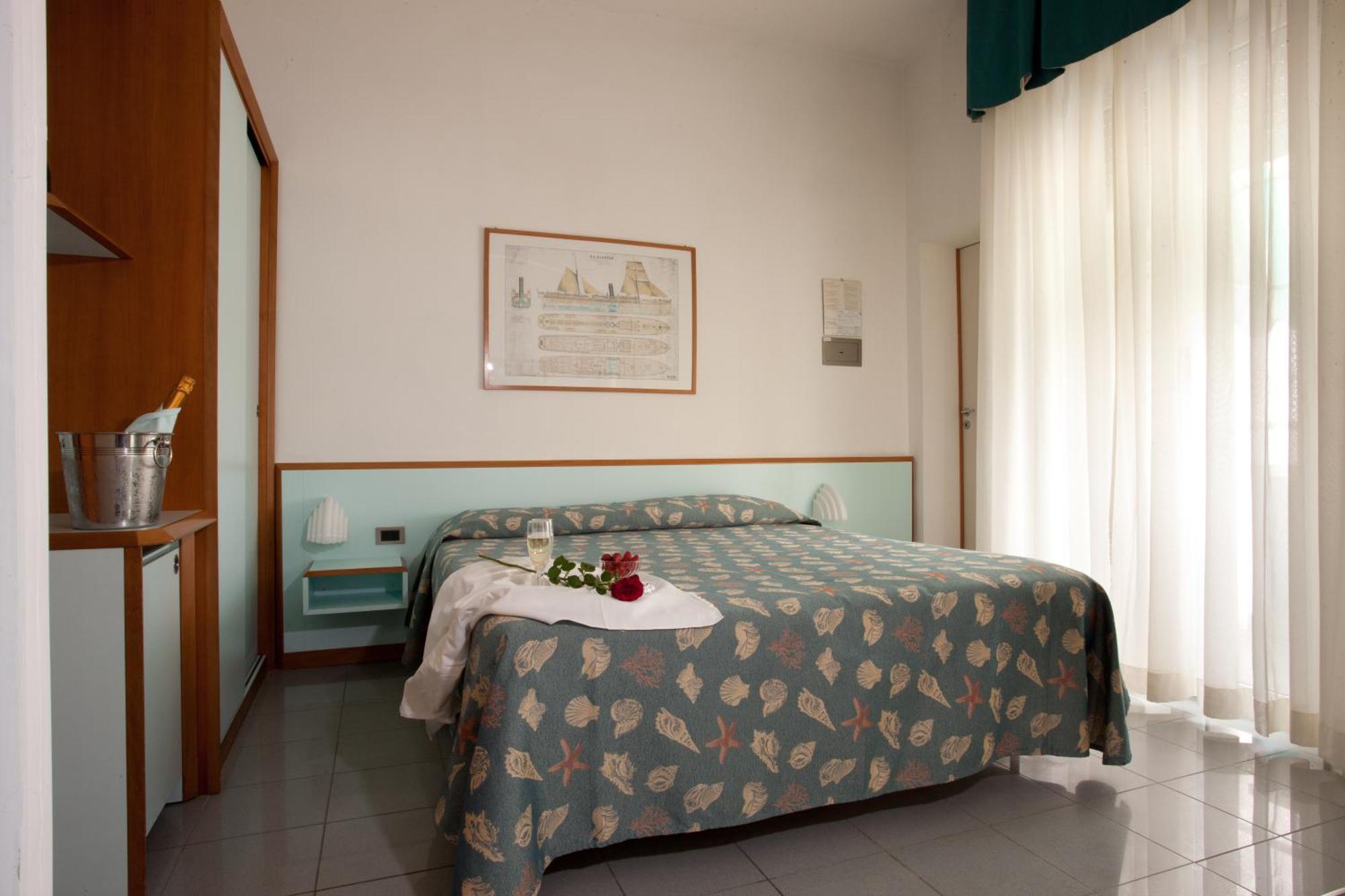 Hotel Gaby Римини Экстерьер фото