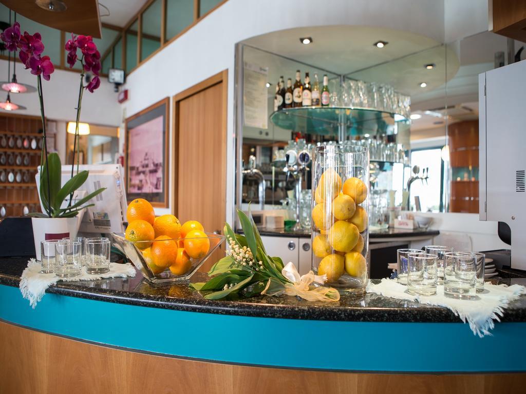 Hotel Gaby Римини Экстерьер фото