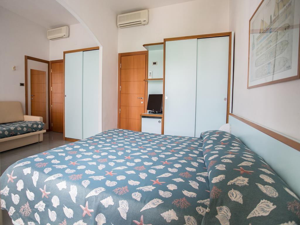 Hotel Gaby Римини Экстерьер фото