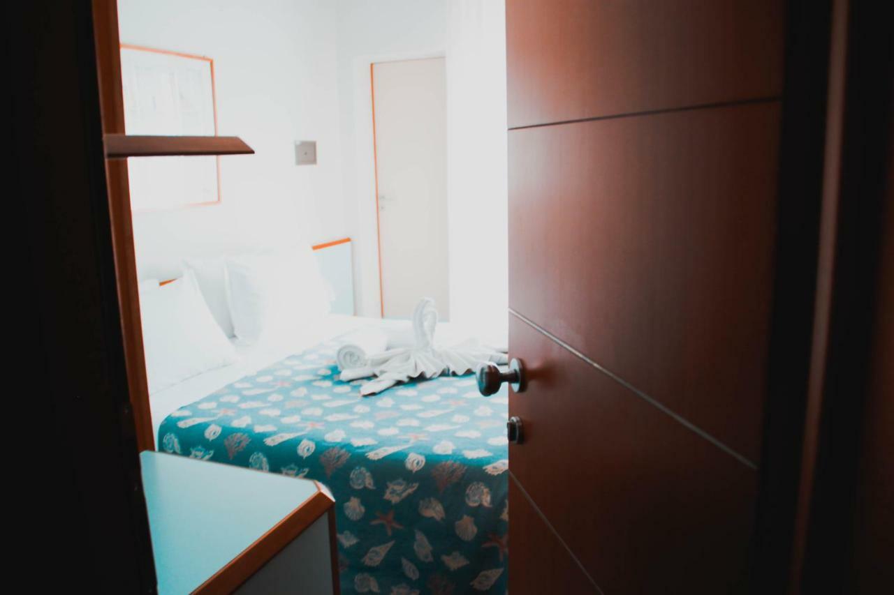 Hotel Gaby Римини Экстерьер фото
