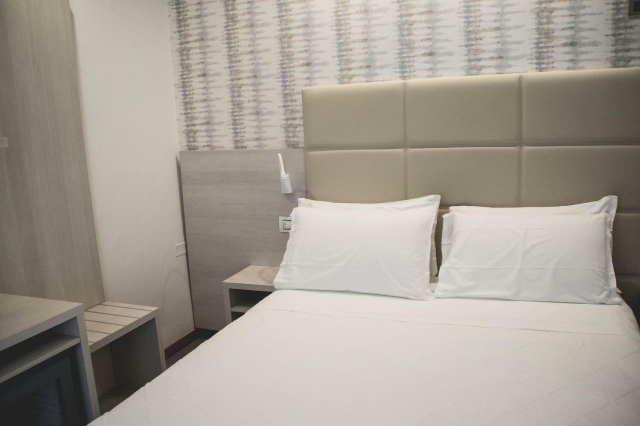 Hotel Gaby Римини Экстерьер фото