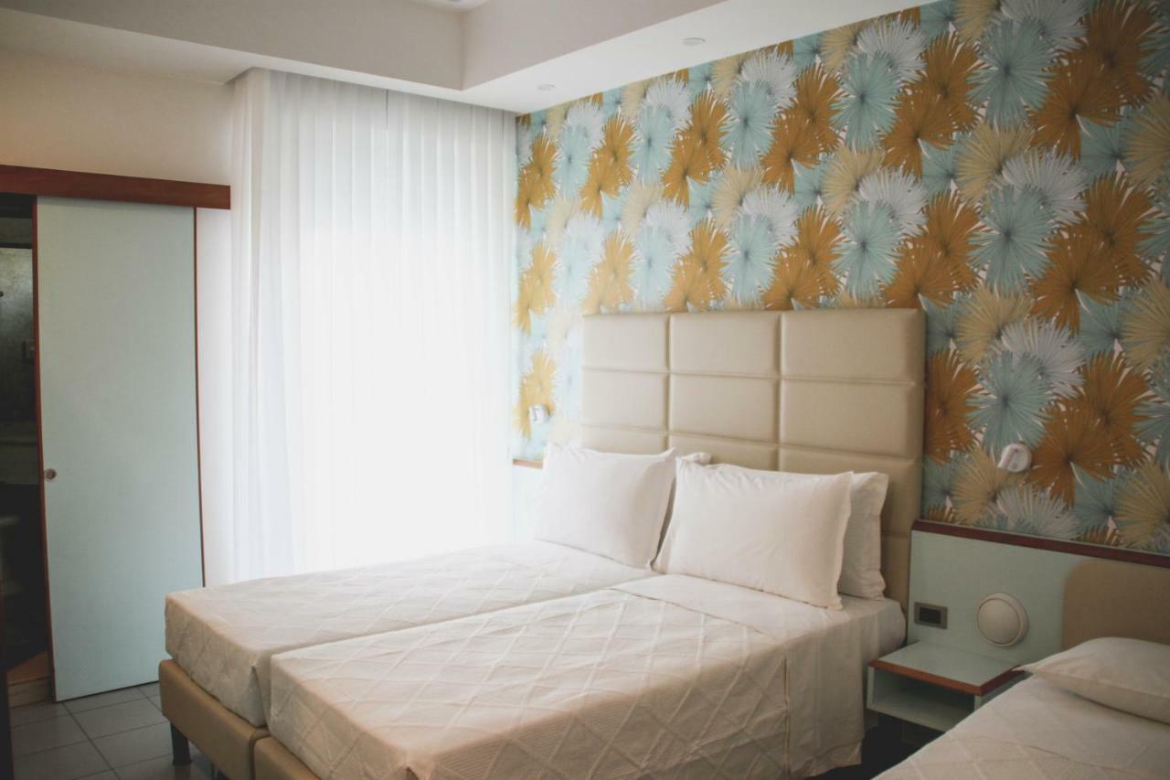 Hotel Gaby Римини Экстерьер фото